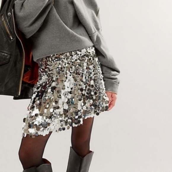 Free People Can’t Get Enough Asymmetrical Silver Sequined Skirt Sz 2 - Picture 4 of 7
